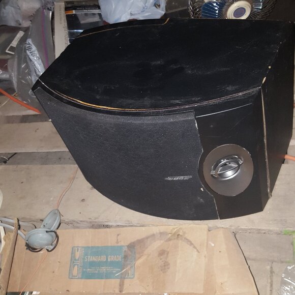 Bose 301 stereo speakers